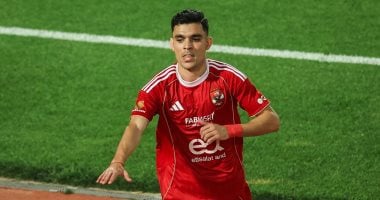 أشرف بن شرقي لاعب الأهلي