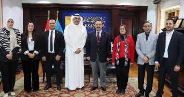 رئيس المكتب الثقافي لسفارة الكويت بالقاهرة في زيارة لجامعة الإسكندرية لتعزيز التعاون