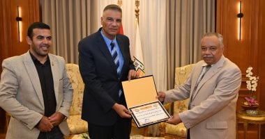 محافظ جنوب سيناء يبحث مع عميد كلية العلوم الأزهرية بطور سيناء تطوير التعليم