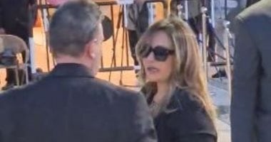 يسرا وليلى علوى ولبلبة وهالة سرحان في عزاء هانى شاكر