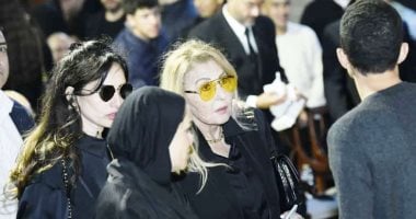 ميرفت أمين ونادية الجندى وزينة ولطيفة فى عزاء هاني شاكر