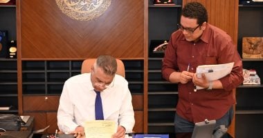 محافظ جنوب سيناء يوقع قرارات تخصيص 325 فرصة سكنية زراعية بالتجمعات التنموية