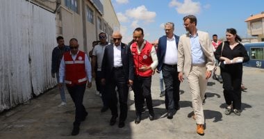 محافظ شمال سيناء يصطحب وزير التجارة الهولندى فى جولة بمخازن الإغاثة بالعريش