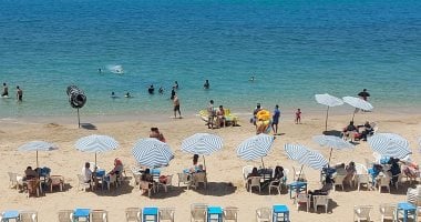 إقبال على شواطئ الإسكندرية