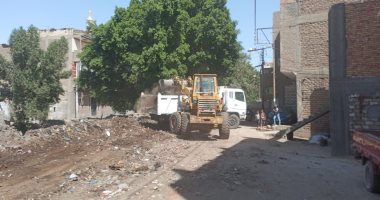 محافظ أسيوط: رفع 200 طن مخلفات ونواتج تطهير ترعة بني قرة بالقوصية