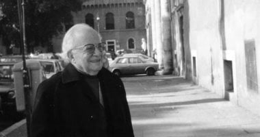 سعيد الشحات يكتب: ذات يوم.. 8 مايو 1986.. يحيی حقی يكشف سر افتتانه بصلاح جاهين لابنه بهاء قائلا: «كان هدية السماء إلی الأرض وأرفض أن يقال إنه من بيرم التونسی أو بديع خيری أو أی شخص»