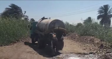 تحرير 11 محضرًا لسيارات كسح تلقى مخلفاتها بترع فى قنا
