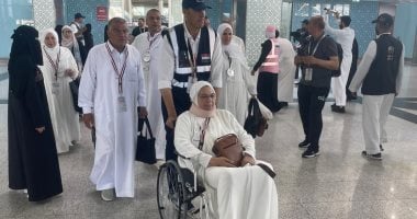  ملحمة "خدمة ضيوف الرحمن".. وصول 4410 حجاج من "القرعة" للمدينة المنورة وبدء زحف الأفواج نحو مكة.."نصف ساعة" لإنهاء الإجراءات وشحن الأمتعة للغرف.. كيف رفعت منظومة "حاج بلا حقيبة" المعاناة عن المصريين؟