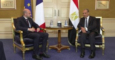 وزير الخارجية ونظيره الفرنسى يبحثان العلاقات الثنائية ومستجدات الأوضاع الإقليمية