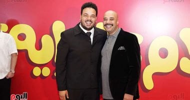 مصطفى غريب وحاتم صلاح وأحمد حاتم وانتصار يحتفلون بعرض فيلم الكلام على إيه.. صور 