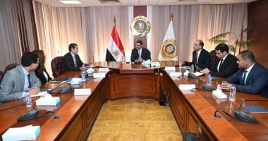 وزير الصناعة يبحث مع "سيمكس العالمية" رؤية الشركة للتوافق مع خطط الدولة للتنمية