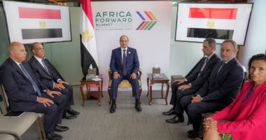 خلال لقائه مع رئيس CMA – CGM الفرنسية على هامش قمة أفريقيا - فرنسا بنيروبى.. الرئيس السيسى يؤكد تطلع مصر لتعزيز استثمارات الشركة بقناة السويس.. ويدعو لتكاتف أطراف منظومة الشحن البحري الدولية لمعالجة الاختناقات