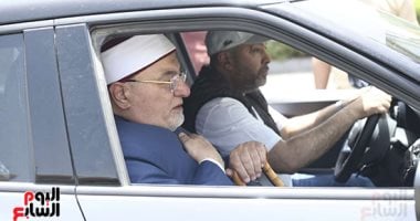 خالد الجندى ومحمد رياض وسلوي محمد علي في جنازة عبد الرحمن أبو زهرة