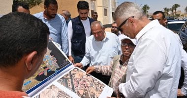 محافظ جنوب سيناء يتفقد أعمال الرصف بالطور