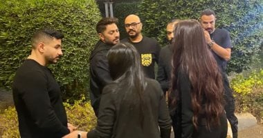 الموزع الموسيقى جلال فهمى يتقبل واجب العزاء فى والدته بحضور تامر حسنى والمقربين