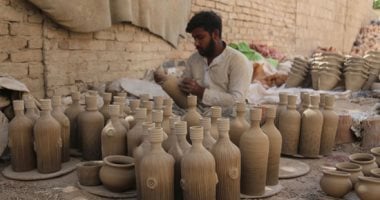 سحر الطين.. مهارات صناعة الفخار تتألق فى باكستان