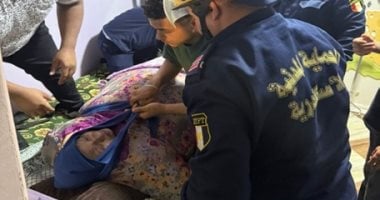 مشهد إنساني.. كيف استجاب رجال الشرطة لنداء سيدة طلبت العلاج؟
