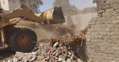 إزالة 12 حالة تعدى على الأراضى الزراعية بأخميم والبلينا فى سوهاج