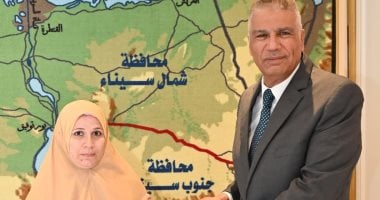 محافظ جنوب سيناء يسلم عقود تقنين أراضٍ لمواطنين بمنطقة الرويسات بشرم الشيخ