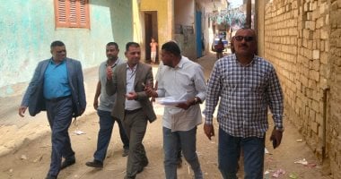 رئيس مركز أرمنت يقود حملة «طرق الأبواب» لتسريع طلبات التصالح فى مخالفات البناء