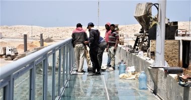 افتتاح كوبرى روميل أحد معالم مطروح قريبا.. الانتهاء من إحلال وتطوير الكوبرى سيايحياً وإنشاء ممشى زجاجي وانشطة خدمية وسياحية.. ومنطقة روميل أشهر شواطئ المدينة تشهد تطويرا يتكامل مع الكورنيش.. صور