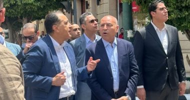 رئيس الوزراء خلال الجولة