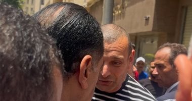 حوار ودي بين رئيس الوزراء وأحد المواطنين
