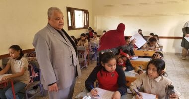 وكيل تعليم الأقصر يتابع امتحانات النقل بمدرسة سيدى أبو الحجاج الابتدائية.. صور