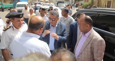 محافظ قنا: إعفاء الباعة بالسوق الحضارى من الإيجار لمدة شهرين دعمًا لاستقرارهم