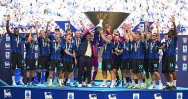 إنتر ميلان يتسلم درع الدوري الإيطالي بعد التعادل مع هيلاس فيرونا.. فيديو