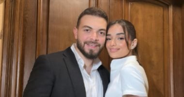 ملك أحمد زاهر تتصدر التريند بصور رومانسية مع خطيبها