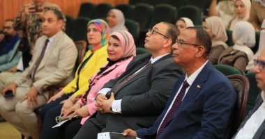 رئيس جامعة كفر الشيخ يشهد مناقشة مشروع "OncoNova".. صور