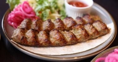 طريقة عمل صينية الكباب.. أكلة سريعة وأساسية فى عيد الأضحى 