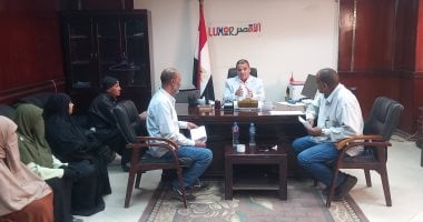 رئيس مدينة إسنا يناقش مشكلات أهالى القرى والنجوع ويشدد على تنفيذ مطالبهم