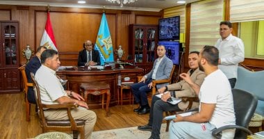 محافظ كفر الشيخ يناقش عددا من الشكاوى في لقاء المواطنين