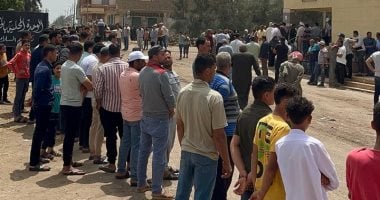 أهالي الخضيري بالدقهلية ينتظرون وصول جثامين ضحايا حادث أسوان.. فيديو