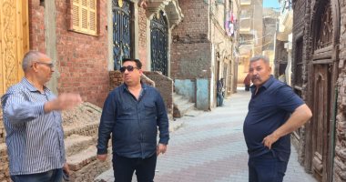 3000 متر إنترلوك ترفع كفاءة الشوارع بمدينة طهطا بسوهاج.. صور