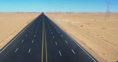 تطوير شبكة طرق شرق العوينات بـ 3 مليارات جنيه.. أعمال توسعة تصل لـ 23 مترًا وتنفيذ الإزدواج بإجمالى 6 حارات مرورية.. المشروع ضمن خطة لربط الوادى الجديد بشبكة الطرق القومية بأطوال تزيد عن 1200 كيلو متر.. صور