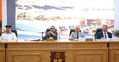 11 توجيها هاما من محافظ الوادى الجديد خلال المجلس التنفيذى.. اعرف التفاصيل