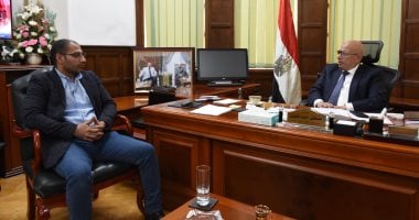 رئيس الشركة القابضة للمياه فى أول حوار صحفى: انتهاء مشروعات حياة كريمة قريبا.. مصطفى الشيمى: تقييم كافة رؤساء الشركات خلال 3 أشهر.. ويكشف: ندرس تطبيق غرامة 10 آلاف جنيه لكل من يستخدم مياه الشرب فى رش الشوارع