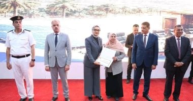 محافظ الوادى الجديد تكرّم مدربى التحول الرقمى.. اعرف السبب