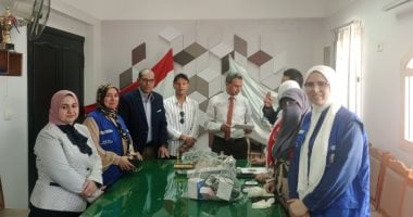 الكشف على العاملين بتعليم كفر الشيخ ووكيل الوزارة يشيد بـ"100 مليون صحة".. صور