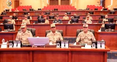 وزير الدفاع يشهد تنفيذ مشروع مراكز القيادة التعبوى (صمود 4).. فيديو