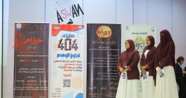 معرض إعلام آداب أسوان يبرز إبداعات الطلاب للعام الثانى.. صور