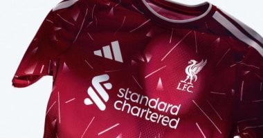 فى غياب محمد صلاح.. ليفربول يكشف عن قميصه الجديد فى الموسم المقبل