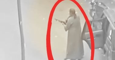 تليفزيون اليوم السابع ينشر لحظة إطلاق مهتز النار عشوائيا على مواطنين بأبنوب