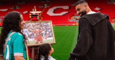 محمد صلاح يودع أنفيلد رفقة مكة وكيان قبل الرحيل عن ليفربول.. صور
