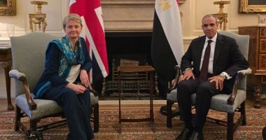 وزيرا خارجية مصر والمملكة المتحدة يناقشان مستجدات الأوضاع الإقليمية وسبل خفض التصعيد