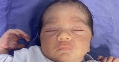 ننشر الصورة الأولى لرضيع قنا المخطوف من عيادة خاصة بعد إعادته لأسرته