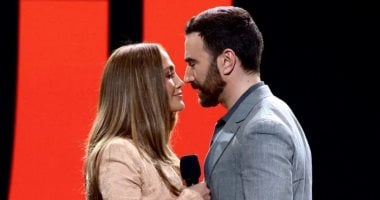 جينيفر لوبيز وبريت غولدشتاين.. هل تربطهما علاقة حقيقية أم حملة تسويق؟